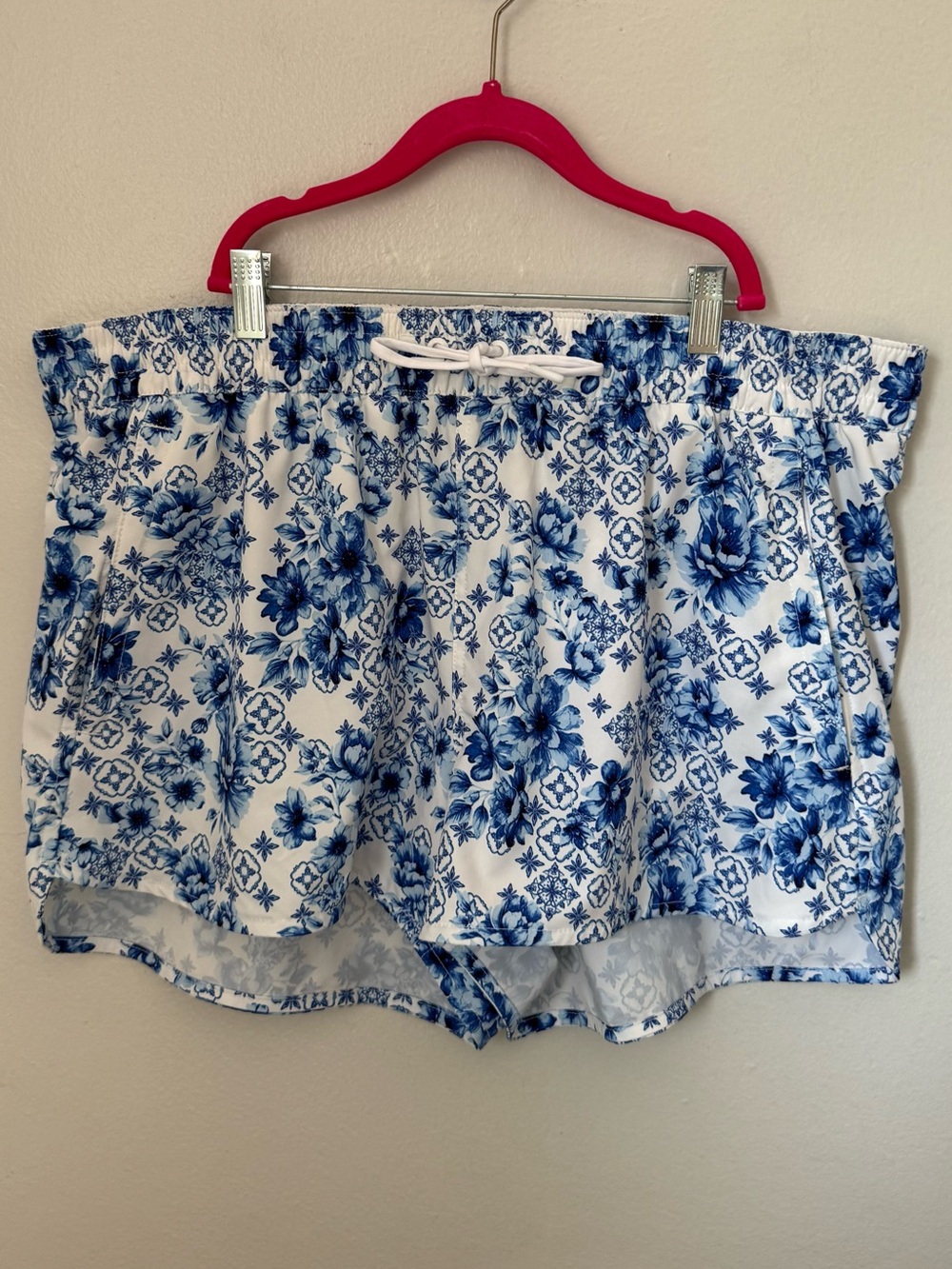 Lands’ End Women's Packable Cover-up Swim Shorts White Mosaic Floral Geo Size 18